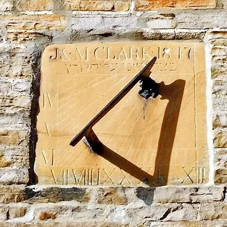 Sundial Semesterbostad *